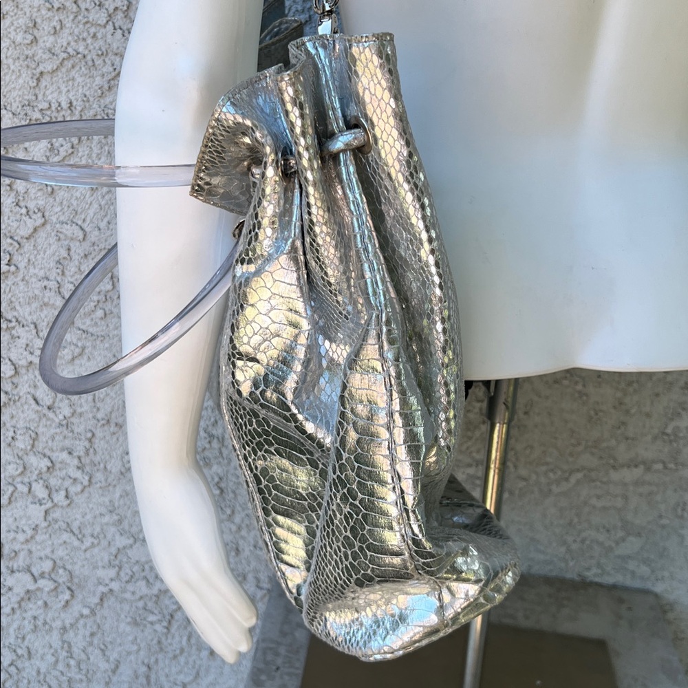 Silver Metallic Shiny Snakeskin Patterned Women's Shoulder Bag Purse Pocketbook - Picture 4 of 10